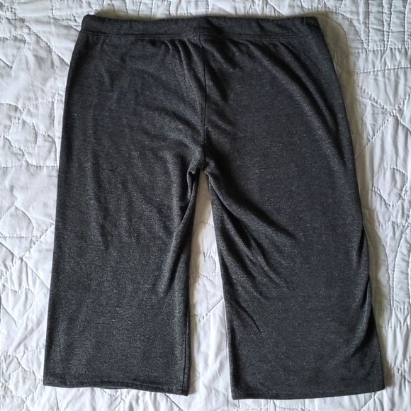 3/$15 🌸 Ardene Low Rise Capris - Picture 2 of 5